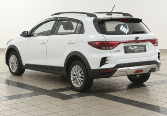 Подержанный автомобиль Kia Rio Hatchback 2021 года (2 фото)
