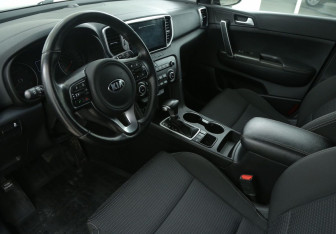 Подержанный автомобиль Kia Sportage 2017 года (13 фото)