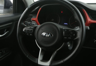 Подержанный автомобиль Kia Rio Hatchback 2021 года (31 фото)