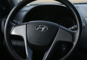 Подержанный автомобиль Hyundai Solaris Hatchback 2014 года (16 фото)