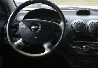 Подержанный автомобиль Chevrolet Aveo Sedan 2006 года (14 фото)