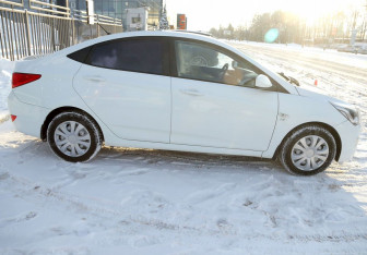 Подержанный автомобиль Hyundai Solaris Sedan 2015 года (7 фото)