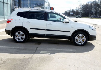 Подержанный автомобиль Nissan Qashqai+2 2011 года (7 фото)