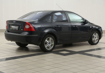 Подержанный автомобиль Ford Focus Sedan 2006 года (4 фото)