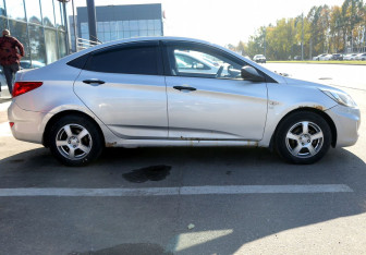 Подержанный автомобиль Hyundai Solaris Sedan 2012 года (7 фото)