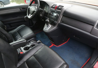 Подержанный автомобиль Honda CR-V 2008 года (9 фото)