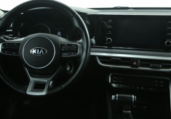 Подержанный автомобиль Kia K5 2020 года (24 фото)