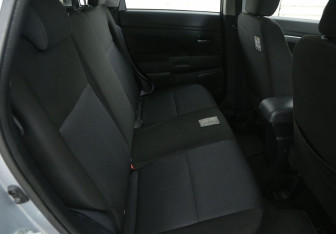 Подержанный автомобиль Mitsubishi ASX 2011 года (11 фото)