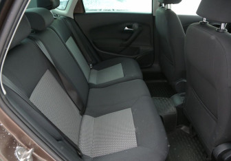 Подержанный автомобиль Volkswagen Polo Sedan 2014 года (11 фото)