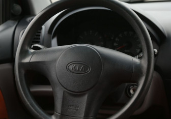 Подержанный автомобиль Kia Picanto 2007 года (16 фото)