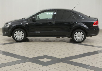 Подержанный автомобиль Volkswagen Polo Sedan 2012 года (7 фото)
