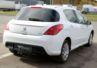 Подержанный автомобиль Peugeot 308 Hatchback 2011 года (6 фото)