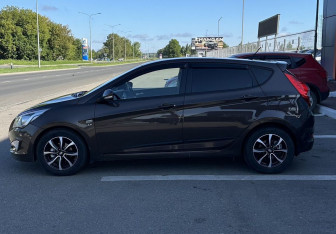 Подержанный автомобиль Hyundai Solaris Hatchback 2015 года (7 фото)