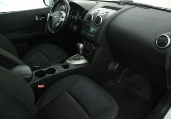 Подержанный автомобиль Nissan Qashqai 2012 года (9 фото)