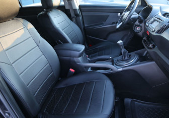 Подержанный автомобиль Kia Sportage 2010 года (10 фото)