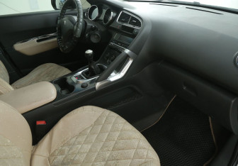 Подержанный автомобиль Peugeot 3008 2012 года (9 фото)