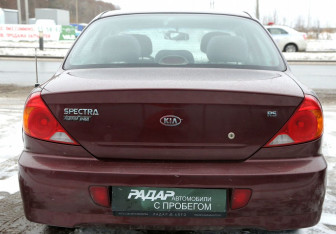 Подержанный автомобиль Kia Spectra Sedan 2006 года (5 фото)