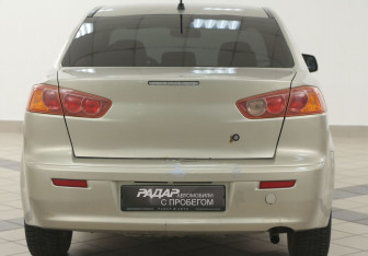 Подержанный автомобиль Mitsubishi Lancer Sedan 2007 года (3 фото)