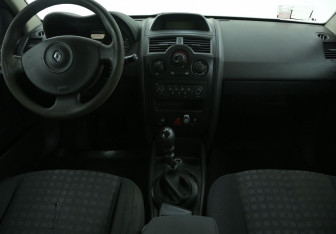 Подержанный автомобиль Renault Megane Wagon 2006 года (12 фото)
