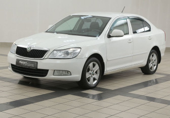 Подержанный автомобиль Skoda Octavia Liftback 2011 года (8 фото)