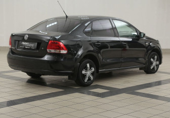 Подержанный автомобиль Volkswagen Polo Sedan 2012 года (4 фото)