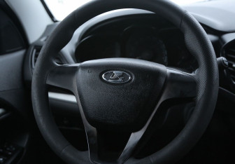 Подержанный автомобиль LADA (ВАЗ) Vesta Sedan 2016 года (16 фото)