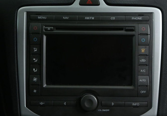 Подержанный автомобиль Ford Focus Wagon 2006 года (13 фото)