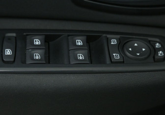 Подержанный автомобиль Renault Scenic 2012 года (17 фото)