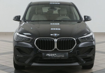 Подержанный автомобиль BMW X1 2020 года (4 фото)