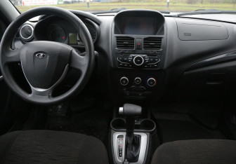 Подержанный автомобиль LADA (ВАЗ) Kalina Hatchback 2013 года (12 фото)