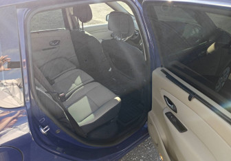 Подержанный автомобиль Renault Scenic 2009 года (10 фото)