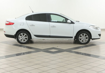 Подержанный автомобиль Renault Fluence 2011 года (5 фото)