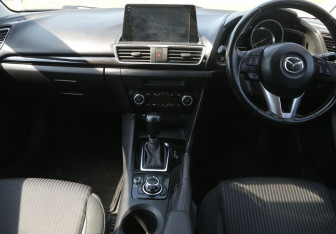Подержанный автомобиль Mazda Axela Hatchback 2014 года (12 фото)