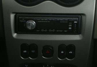 Подержанный автомобиль Renault Logan Sedan 2011 года (13 фото)