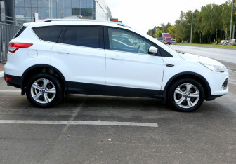 Подержанный автомобиль Ford Kuga 2014 года (7 фото)