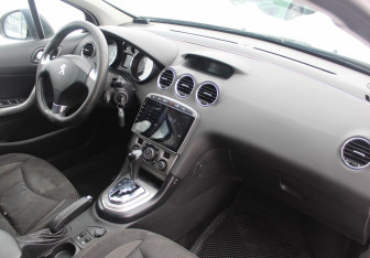 Подержанный автомобиль Peugeot 408 2014 года (11 фото)