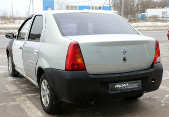 Подержанный автомобиль Renault Logan Sedan 2007 года (4 фото)