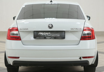 Подержанный автомобиль Skoda Octavia Liftback 2018 года (3 фото)