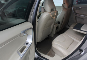 Подержанный автомобиль Volvo XC60 2010 года (14 фото)