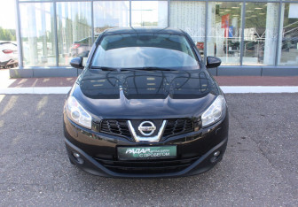 Подержанный автомобиль Nissan Qashqai 2012 года (2 фото)