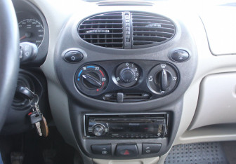 Подержанный автомобиль LADA (ВАЗ) Kalina Hatchback 2012 года (14 фото)
