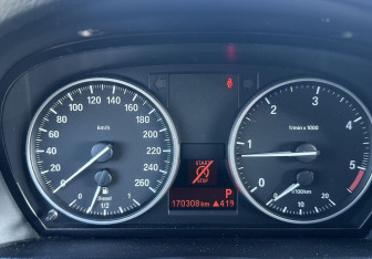 Подержанный автомобиль BMW X1 2013 года (9 фото)