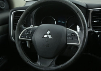 Подержанный автомобиль Mitsubishi Outlander 2012 года (15 фото)