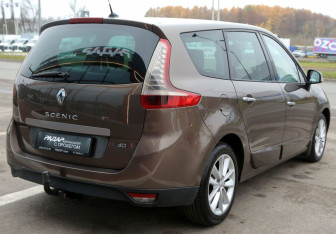 Подержанный автомобиль Renault Scenic 2010 года (6 фото)