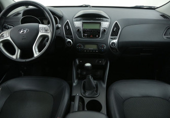 Подержанный автомобиль Hyundai ix35 2012 года (12 фото)