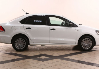 Подержанный автомобиль Volkswagen Polo Sedan 2017 года (2 фото)