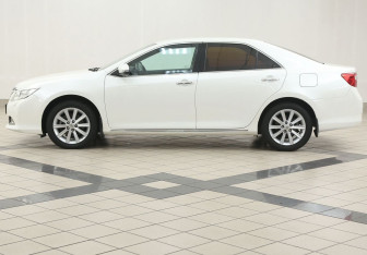 Подержанный автомобиль Toyota Camry Sedan 2014 года (7 фото)