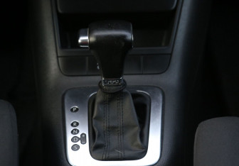 Подержанный автомобиль Volkswagen Golf Plus 2010 года (15 фото)