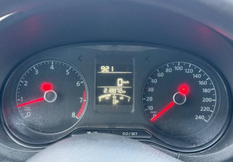 Подержанный автомобиль Volkswagen Polo Sedan 2015 года (12 фото)