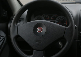 Подержанный автомобиль Fiat Albea 2010 года (16 фото)